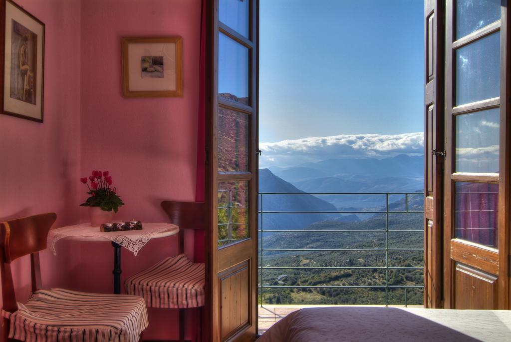 Nefeles Hotel Arachova Luaran gambar